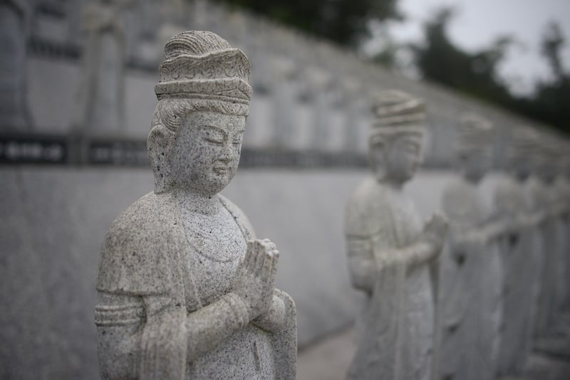 Buddha statue meditating